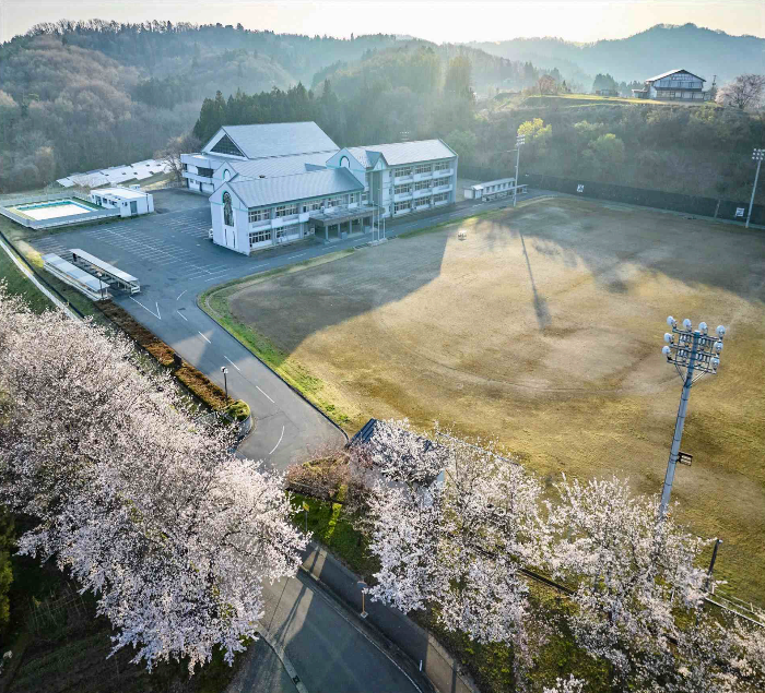 東陵中学校校舎