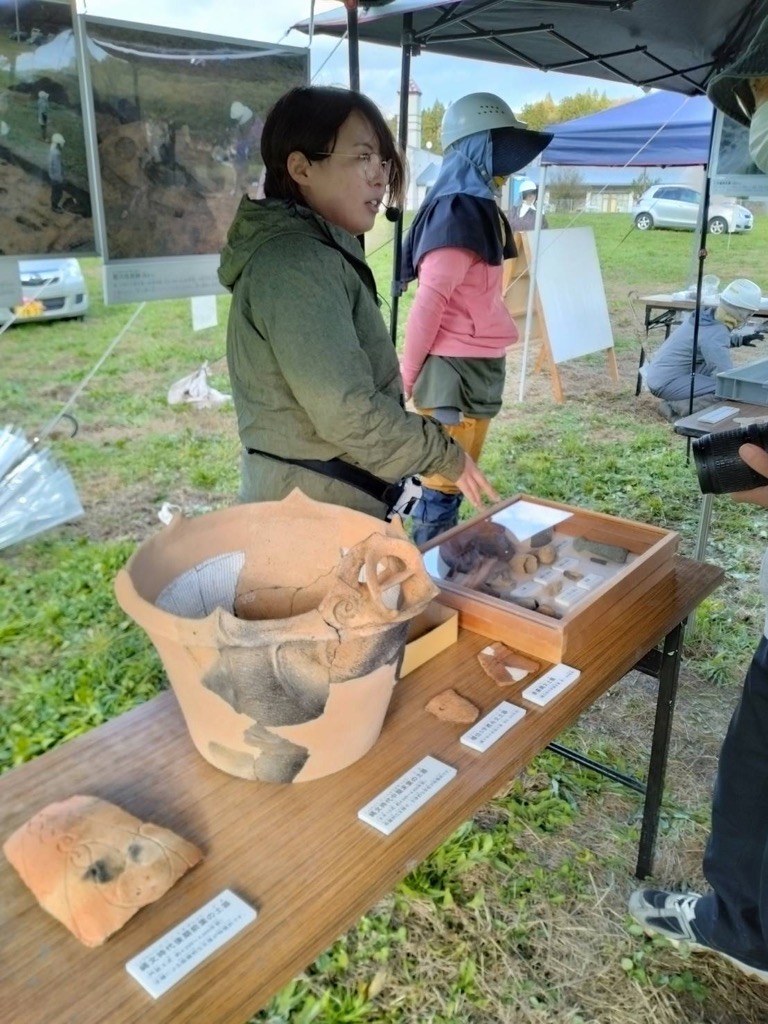 八天遺跡第12次調査現地説明会風景4