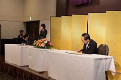 宣誓書に署名