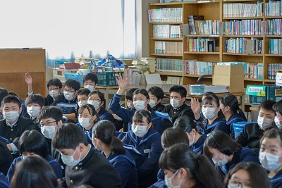 飯豊中学校3年生99人が参加