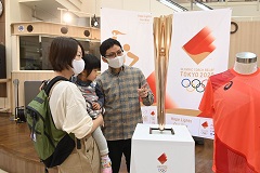 家族で訪れた菅幸也さん