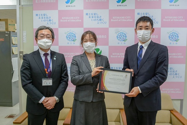 UAE五輪委員会から同小にプロジェクト認定書が届けられました