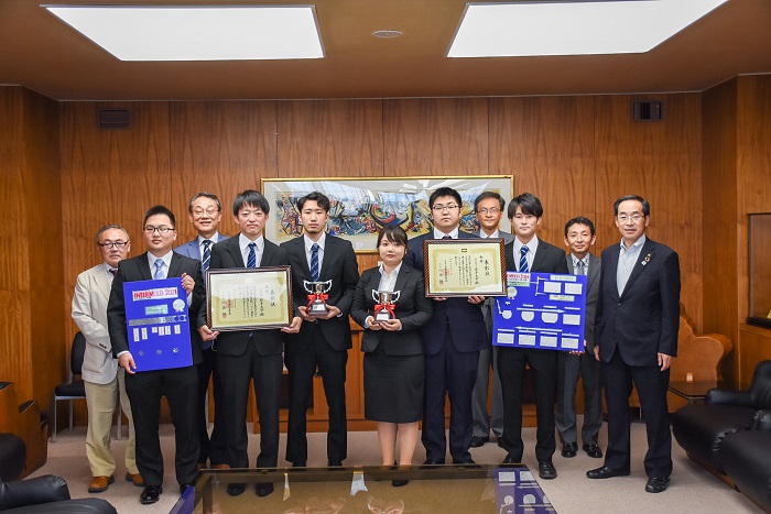 学生金型グランプリで初の2部門金賞受賞を報告