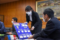 名刺ケースとモーターコアの出来映えや構造、寸法などの成果を競います