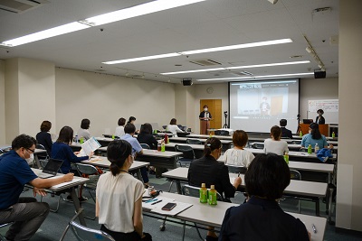オンライン聴講を含めた18人が、情報交換を通じて、女性のキャリア形成について考えを深めました