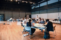 事業者などの参加者18人は5組に分かれ、展勝地の思い出や今後残したいものなどを話し合った