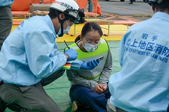 傷病の度合いによって治療の優先度を判断するトリアージを実施