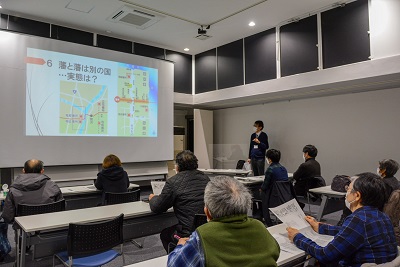 6テーマの常設展示内容を学芸員らが解説