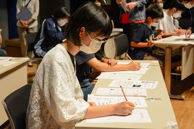 参加者は熱心に聴講していました