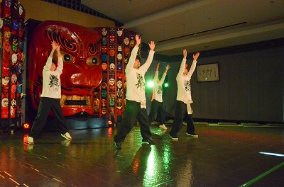 鬼剣舞とヒップホップの要素を組み合わせた創作ダンス