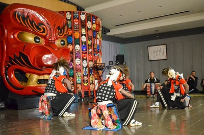 岩崎鬼剣舞が刀剣舞の狂いなどを演舞