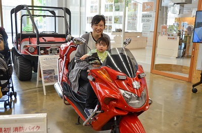 消防バイクの体験乗車