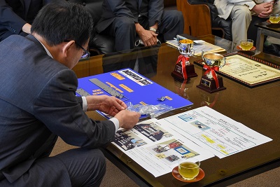 プレス部門の出題テーマは「ラック用金具」で、同大学は金型の小型化、製品ロスの少なさなどが高い評価を受けました