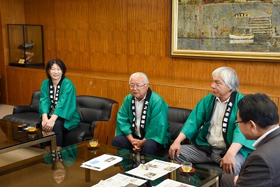稲瀬町自治協議会(亀甲直美会長)の関係者ら