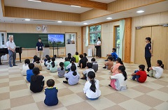 事前学習で展勝地周辺の桜の種類などを学びました