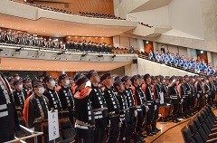 消防団員、婦人消防協力隊員、消防署員ら約730人が出席