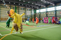 恐竜たちはゴールを目指して、全速力で駆け抜けました