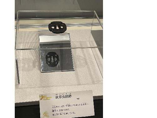 「秋草の刀装具」展示風景