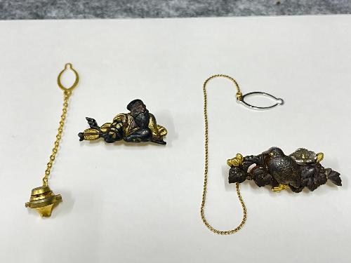 目貫をリメイクしたタイタックピン