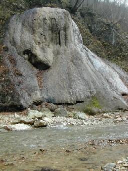 天狗の岩の画像