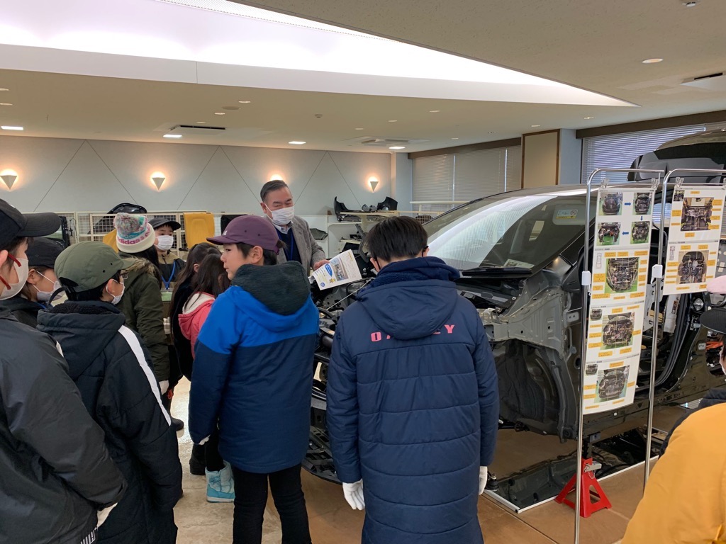 自動車部品分解展示場写真
