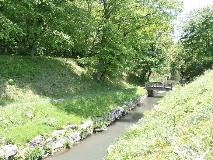 水の大切さを今に伝える新堰水辺公園