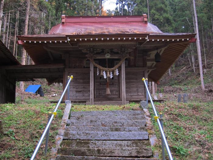 荘厳を極める麓山神社