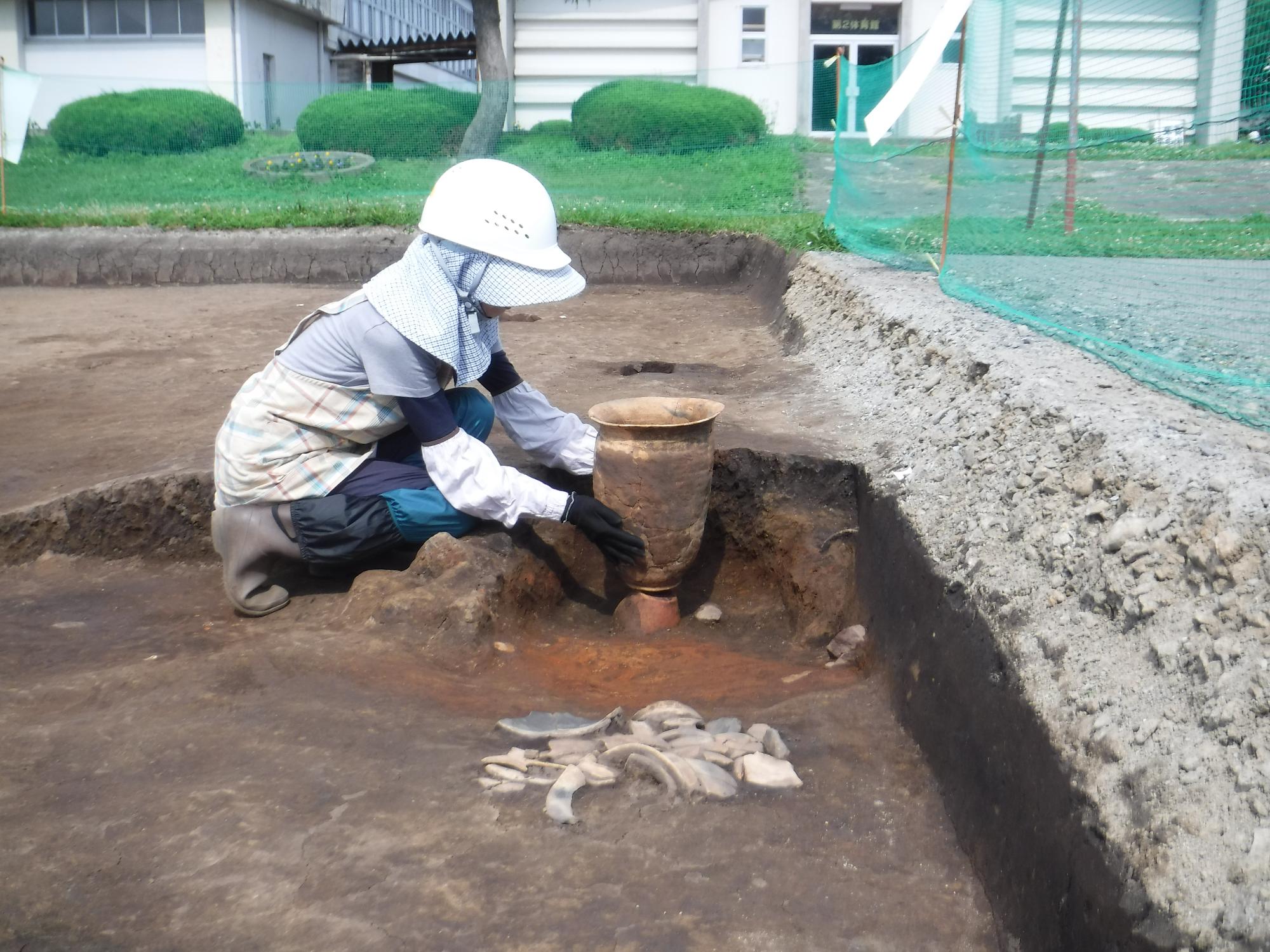 平安時代の竪穴住居跡のカマドと使用イメージ