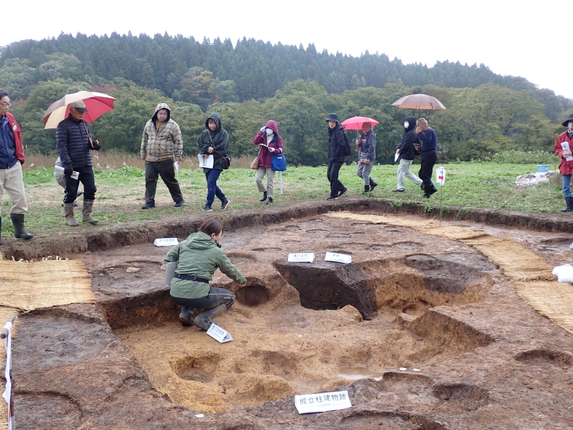 八天遺跡第12次調査現地説明会風景2