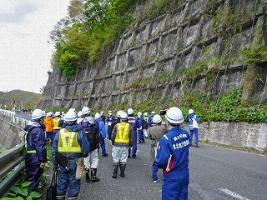 国道107号通行止め現場