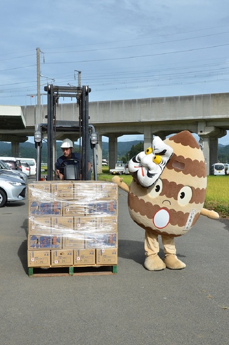 いも丸くんが初出荷のお祝いにかけつけてくれました(^^♪