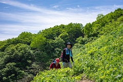 最高の天気に恵まれた牛形山の登山