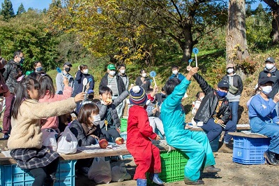 リンゴに関するクイズなどを楽しみました