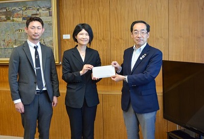 東日本大震災の市内への避難者支援のため、市へ40万円を寄付しました