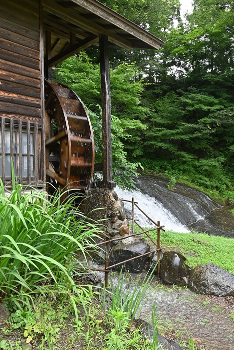 まつり期間の土日限定で実演している水車