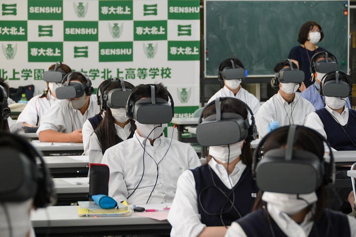 VR(バーチャルリアリティ)認知症体験会は専修大学北上高校で行われました