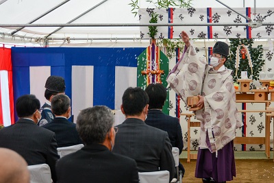 開校に向けて工事の安全を願いました