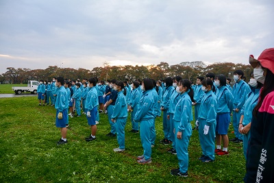 東陵中学校の生徒約90人と立花小学校の児童約90人