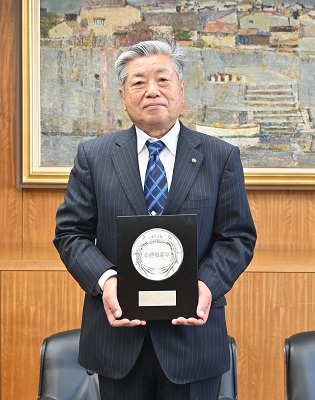 有限会社丸福自動車の自動車整備工、千葉孝貴(こうき)さん