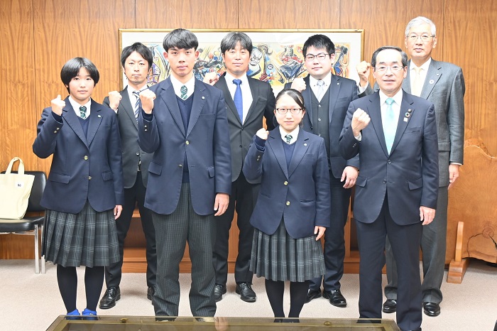 専修大学北上高校の吹奏楽部と男女サッカー部