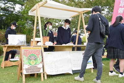 26店舗がコーヒーや弁当、スイーツなどを販売しました