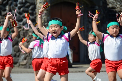 小さい子たちの踊り