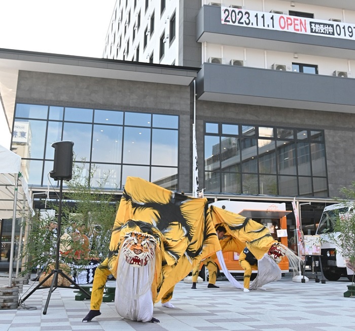 大槌城山虎舞の演舞が披露されました