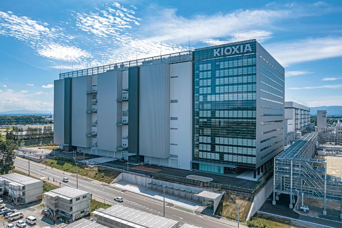 キオクシア北上工場の第2製造棟が稼働